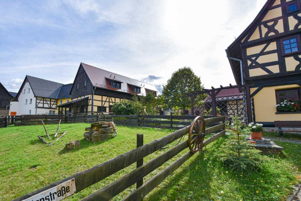 Lavendelhof Die Idyllische Landpension Crimmitschau Bagian luar foto